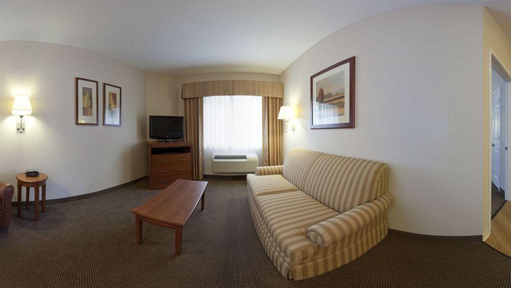 Candlewood Suites Pearland By Ihg Room photo