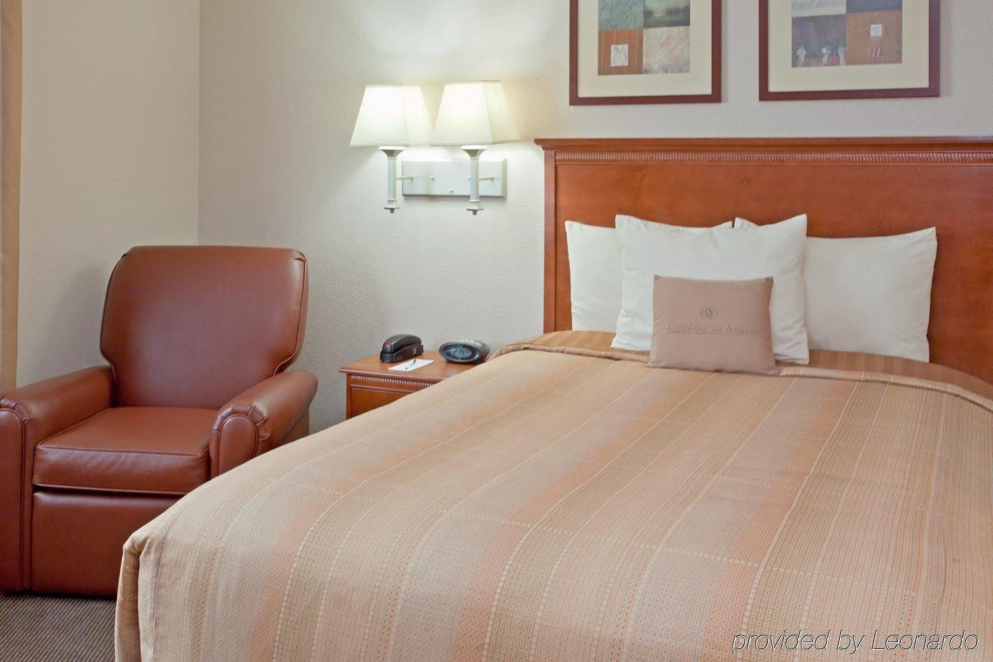 Candlewood Suites Pearland By Ihg Exterior photo